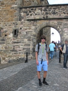 Ian at the gate of Edinburgh Castle